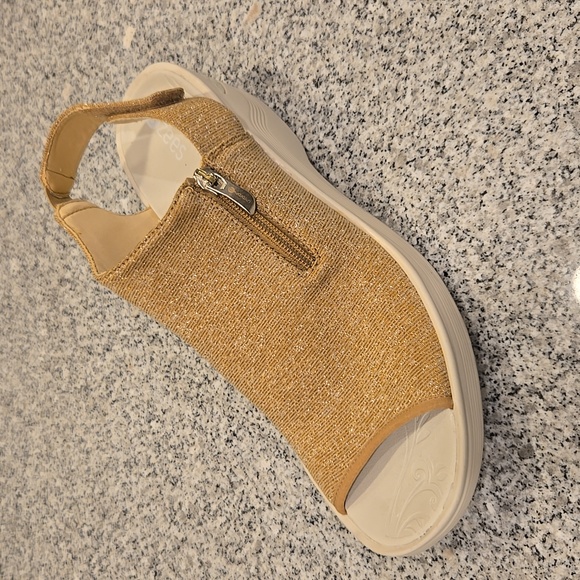 Bzees Slip On Sandals Women's Size 12M - Picture 2 of 13